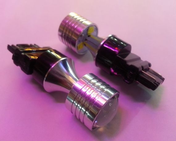 Светодиодная автолампа белая 3157(W27/7W)- 20W (670Lm) 5W CREE 4PCS двухконтактная | Зображення 1