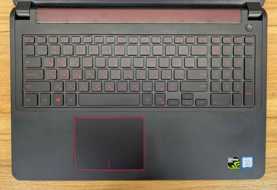 Игровой ноутбук Dell Inspiron 15-5577 / 15.6" (1920x1080) IPS / Intel Core i7-7700HQ (4 (8) ядра по 2.8 - 3.8 GHz) / 16 GB DDR4 / 128 GB SSD + 1000 GB HDD / nVidia GeForce GTX 1050, 4 GB GDDR5, 128-bit / WebCam / Windows 10 б/у + Подарок Беспроводная мышь | Зображення 2