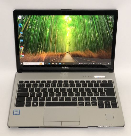 Ультрабук Б-клас Fujitsu LifeBook / 13.3" IPS Touch / Core i5-6300U (2(4) ядра по 2.4-3 GHz) / 8GB DDR4 / 256GB SSD / HD Graphics 520 / WebCam / HDMI б/в | Зображення 2