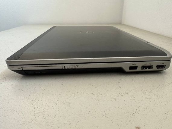 Ноутбук Б-класс Dell Latitude E6530 / 15.6" (1366x768) TN / Intel Core i5-3320M (2 (4) ядра по 2.6 - 3.3 GHz) / 8 GB DDR3 / 128 GB SSD / Intel HD Graphic 4000 / DVD-ROM / HDMI б/в | Зображення 3