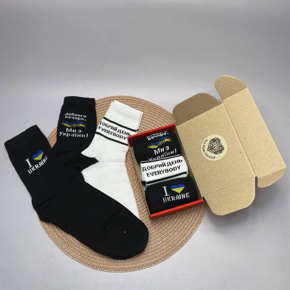 Подарочный набор бокс патриотичных мужских носков в коробке размер 40-45 3 пары разные цвета ч3укр18 | Зображення 3