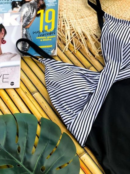 Суцільний смугастий чорний купальник  PLUS SIZE з зйомними чашками | Зображення 5