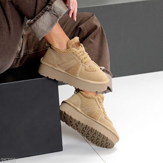 Замшеві Бежеві кросівки уги з хутром Тедді на потовщеній підошві 39