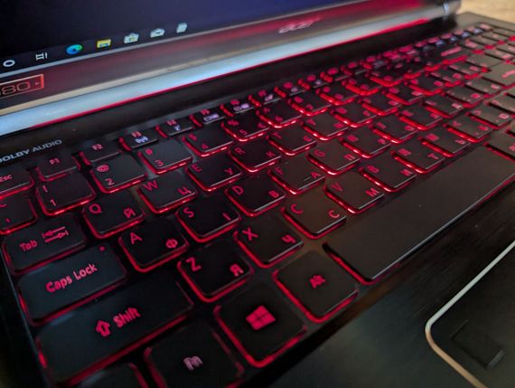Игровой ноутбук Acer Aspire Nitro VN7-593G / 15.6" (1920x1080) IPS / Intel Core i7-7700HQ (4 (8) ядра по 2.8 - 3.8 GHz) / 16 GB DDR4 / 512 GB SSD / nVidia GeForce GTX 1060, 6 GB GDDR5, 192-bit / WebCam / Windows 10 б/у + Подарок Беспроводная мышь / USB | Зображення 5