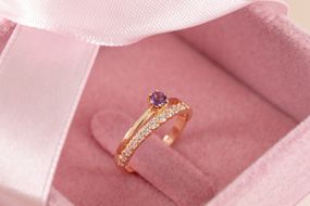 Кольцо из красного золота с аметистом 17.5