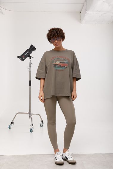 Футболка в стилі тай-дай із принтом авто - хакі цвет, ONE SIZE (є розміри) | Зображення 1