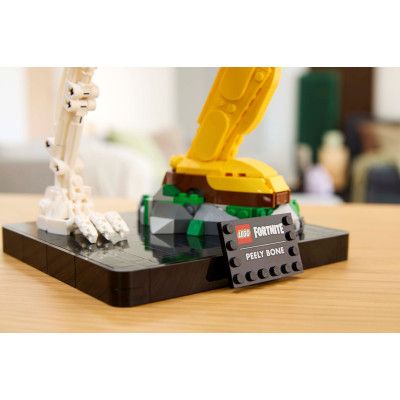 Конструктор LEGO Fortnite Peely Bone (77072) | Зображення 1
