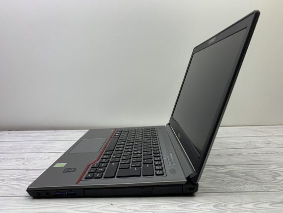 Ноутбук Fujitsu LifeBook E744 / 14" (1366x768) TN / Intel Core i5-4210M (2 (4) ядра по 2.6 - 3.2 GHz) / 8 GB DDR3 / 120 GB SSD / Intel HD Graphics 4600 / WebCam / DVD-ROM б/в | Зображення 5