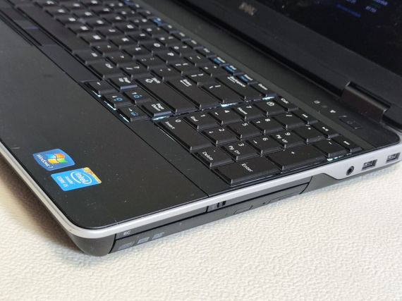 Ноутбук Dell Latitude E6540 / 15.6" (1920x1080) TN / Intel Core i5-4300M (2 (4) ядра по 2.6 - 3.3 GHz) / 8 GB DDR3 / 256 GB SSD / Intel HD Graphics 4600 / WebCam / DVD-ROM б/у | Зображення 3
