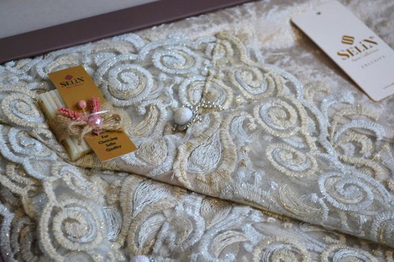 Велюрова скатертина Selin Tuana 160х350 Бежевий | Зображення 4