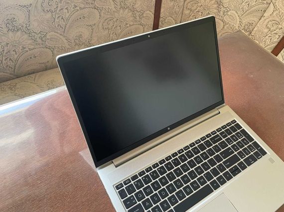 Ноутбук HP EliteBook 655 G10 / 15.6" (1920x1080) IPS / AMD Ryzen 7 7730U (8 (16) ядер по 2.0 - 4.5 GHz) / 16 GB DDR4 / 256 GB SSD / AMD Radeon Vega 8 Graphics / WebCam б/в | Зображення 2