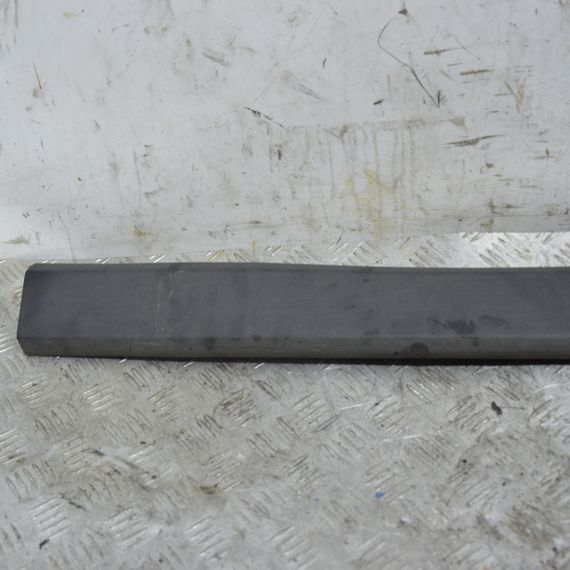 Накладка передніх правих дверей Fiat Fiorino 2007-2016 Молдинг дверей передній правий Фіат Фіоріно 1308813070 | Зображення 1