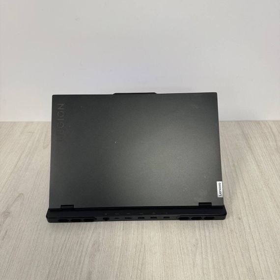 Игровой ноутбук Б-класс Lenovo Legion Pro 7 16IRX8H / 16" (2560x1600) IPS / Intel Core i9-13900HX (24 (32) ядра по 3.9 - 5.4 GHz) / 16 GB DDR5 / 1000 GB SSD M.2 / nVidia GeForce RTX 4080, 12 GB GDDR6, 192-bit / WebCam б/у | Зображення 7