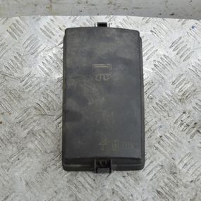 Кришка блоку запобіжників Volkswagen Golf VII 2012-2020 Корпус блоку запобіжників Фольксваген 5Q0937132A