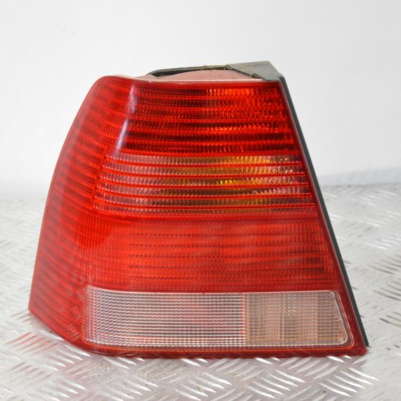 Ліхтар задній лівий Volkswagen Bora 1999-2005 седан Фара стоп задня ліва Фольксваген Бора 1J5945095AA