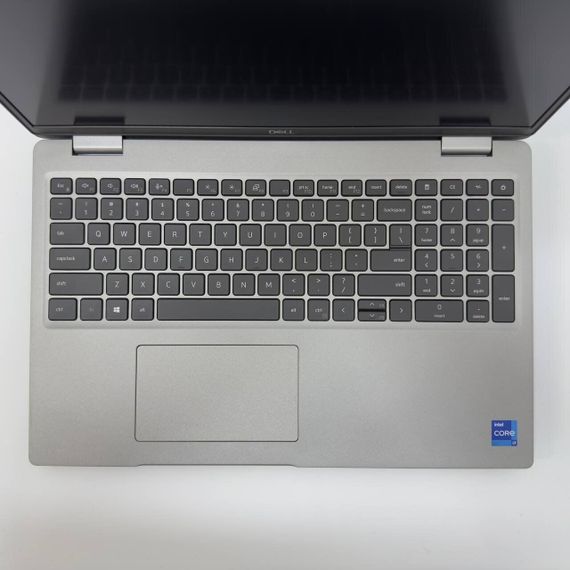 Мобільна робоча станція Dell Precision 3561 / 15.6" (1920x1080) IPS / Intel Core i7-11850H (8 (16) ядра по 2.5 - 4.8 GHz) / 16 GB DDR4 / 512 GB SSD / nVidia Quadro T600, 4 GB GDDR6, 128-bit / WebCam б/в + Подарунок  Мишка та килимок | Зображення 3