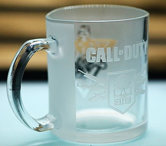 Скляна чашка 320 мл Call of Duty з гравіюванням подарунок для фаната COD ігрова кружка КОЛЛ ДЮТІ | Зображення 1