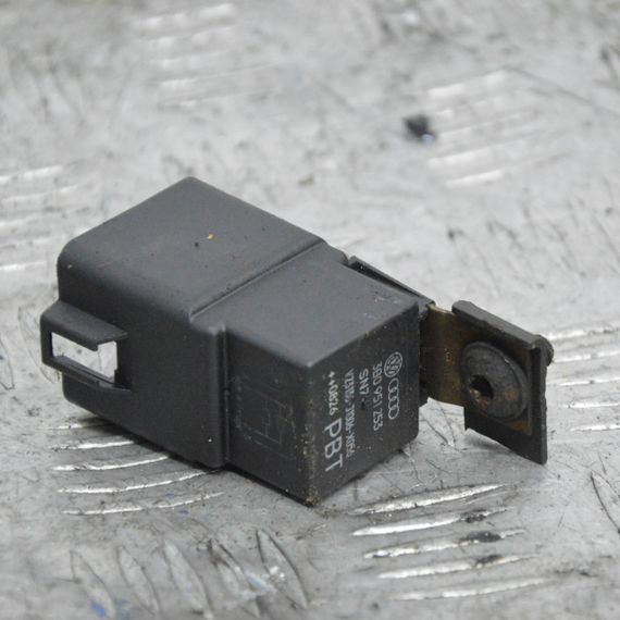 Реле підігріву скла Volkswagen Passat B6 B7 2005-2014 Реле обігріву скла Фольксваген Пассат б6 3B0951253