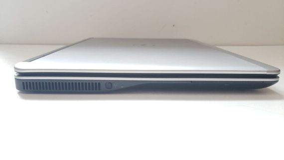 Нетбук Dell Latitude E7240 / 12.5" (1366x768) TN / Intel Core i7-4600U (2 (4) ядра по 2.1 - 3.3 GHz) / 8 GB DDR3 / 200 GB SSD / Intel HD Graphics 4400 / WebCam б/в | Зображення 3