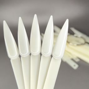 Типсы стилет на кольце (25шт) молочные