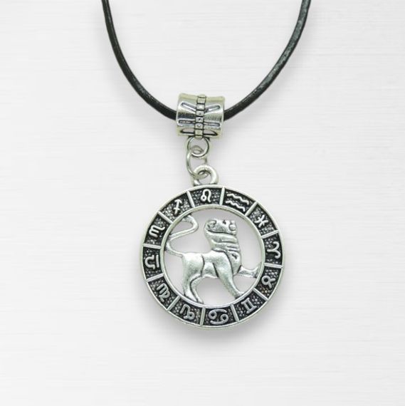 Кулон на шкіряному шнурку знак зодіаку Лев сріблястий 3.3 см