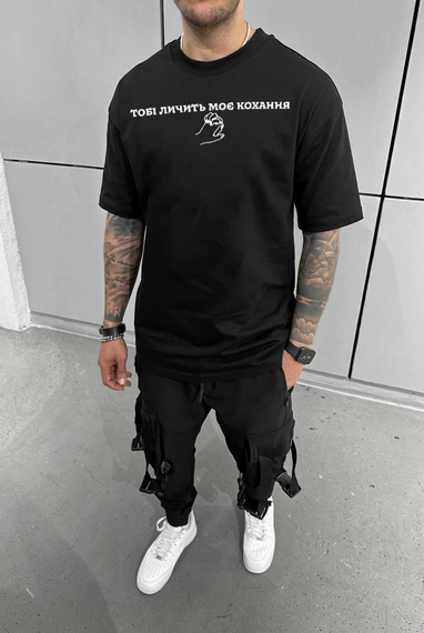 Футболка з мерчем