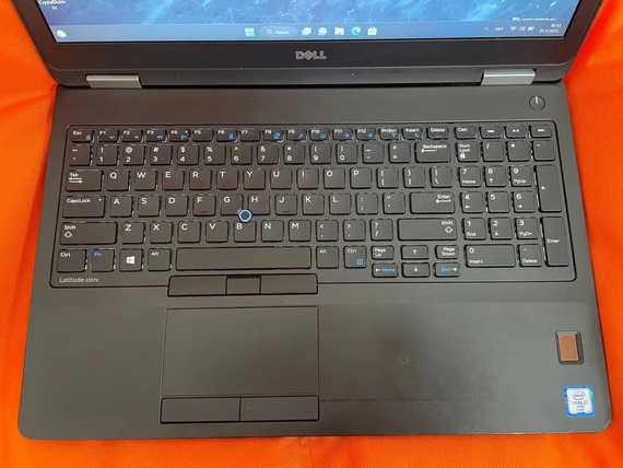 Игровой  ноутбук DELL 5570 (FHD|i7 6820HQ|8GB|SSD256GB|R7M370-2GB | Зображення 7