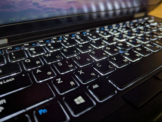 Ноутбук Б-класс Dell Latitude E5470 / 14" (1366x768) TN / Intel Core i5-6300U (2 (4) ядра по 2.4 - 3.0 GHz) / 8 GB DDR4 / 256 GB SSD / Intel HD Graphics 520 / WebCam / Windows 10 б/у | Зображення 5
