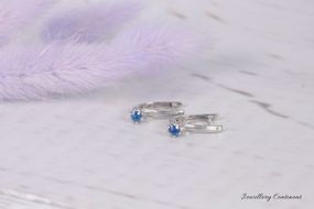 Сережки из белого золота с сапфирами