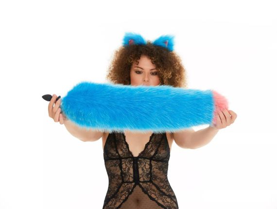 Анальний хутряний пухнастий хвіст без пробки, Яскраво-блакитний з яскраво-рожевим кінчиком, OKOVA 60 см. Sex Aura | Зображення 3