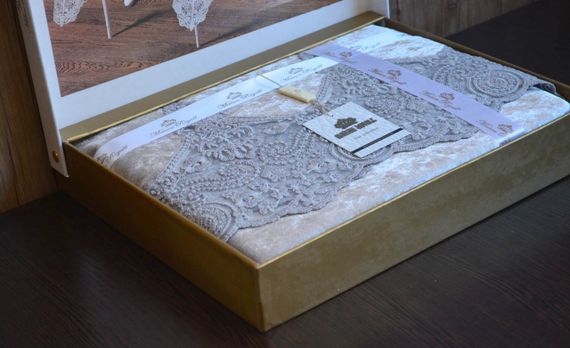 Велюрова скатертина з мереживом Maison 160×350 см Inci | Зображення 2