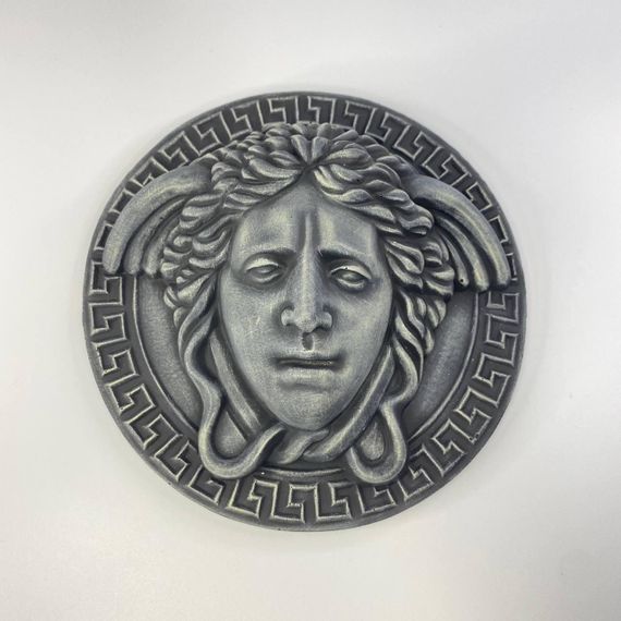 Барельєф "Горгона" з кріпленням на стіну. Сірий