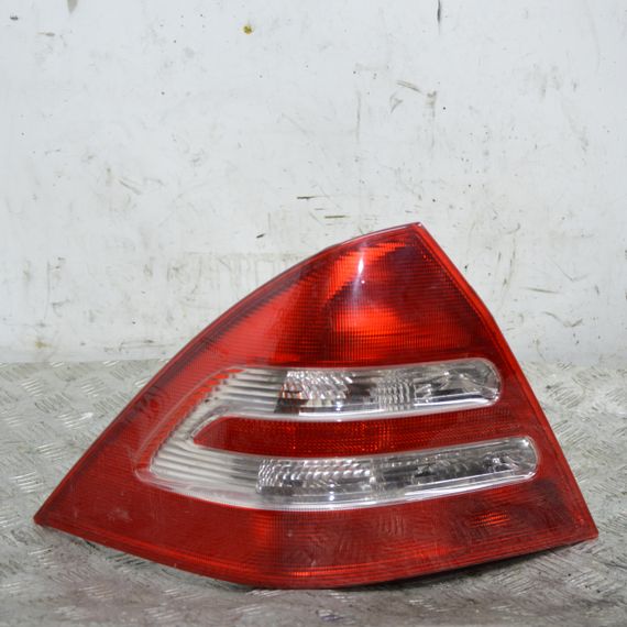 Ліхтар задній лівий Mercedes W203 седан фара задня Мерседес 203 2038200164L