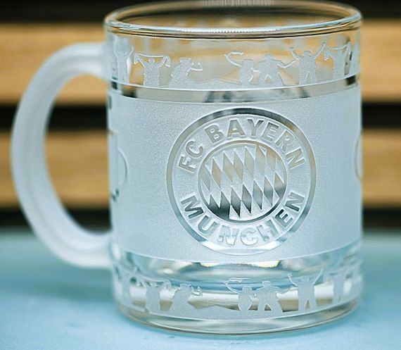 Стеклянная чашка 320 мл ФК Bayern München Бавария с гравировкой подарок для фаната футбольная круговая кругова