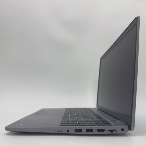 Ультрабук Dell Latitude 5520 / 15.6" (1920x1080) IPS / Intel Core i5-1145G7 (4 (8) ядра по 4.4 GHz) / 16 GB DDR4 / 256 GB SSD / Intel Iris Xe Graphics / WebCam б/у + Подарунок Мышка и коврик | Зображення 4