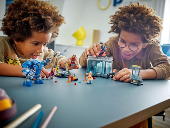 Конструктор LEGO Super Heroes Лаборатория Железного Человека: зал брони 76315 | Зображення 4