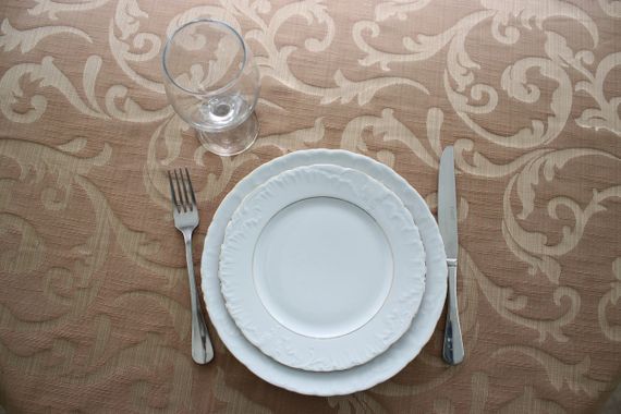 Скатертина Kayra жакардова "Вензель", круглий Ø 160 см Бежевий | Зображення 3