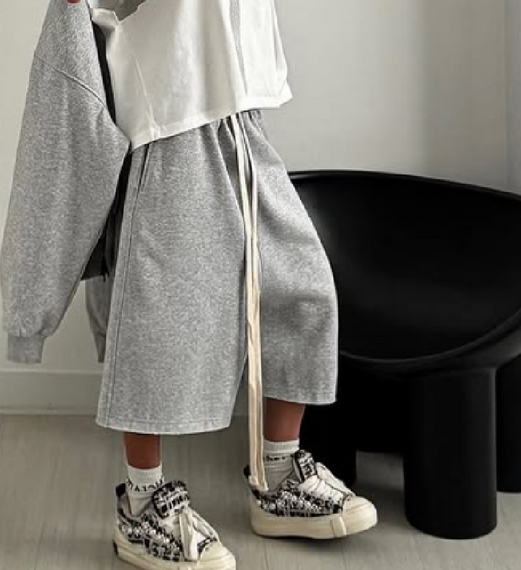 Женские длинные шорты-бермуды оверсайз свободные широкие SSH718 цвет серый размер 42/50 | Зображення 3