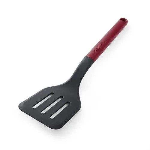 Лопатка з прорізами KitchenAid Classic KHA002OHEREG 34 см червона | Зображення 1