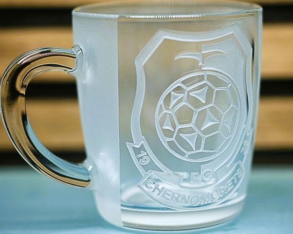 Скляна чашка 350 мл ФК Чорноморець з гравіюванням подарунок для фаната  футбольна кружка | Зображення 1