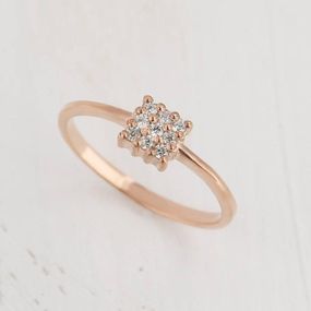 Женское кольцо из красного золота с фианитами 21