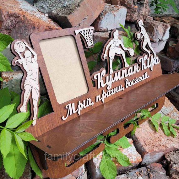 Медальниця з фоторамкою і полицею для кубків Дерев'яний тримач для медалей Органайзер для нагород Баскетбол | Зображення 3