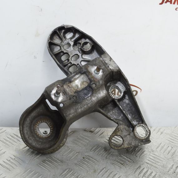 Кронштейн двигуна правий VW Volkswagen Passat B5 лапа опора Фольксваген Пассат Б5 8E0199352F