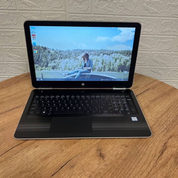 Ноутбук Б-клас HP Pavilion 15-au018wm / 15.6" (1366x768) TN Touch / Intel Core i7-6500U (2 (4) ядра по 2.5 - 3.1 GHz) / 12 GB DDR4 / 256 GB SSD / Intel HD Graphics 520 / WebCam б/в | Зображення 1