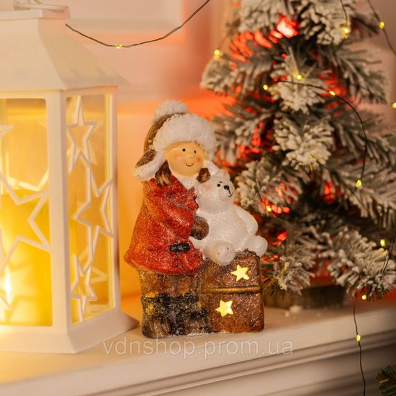 Новогодняя декоративная фигурка с подсветкой 12×6×20 см Новогодний декор Девочка с подарком по фарфора CR-5-17