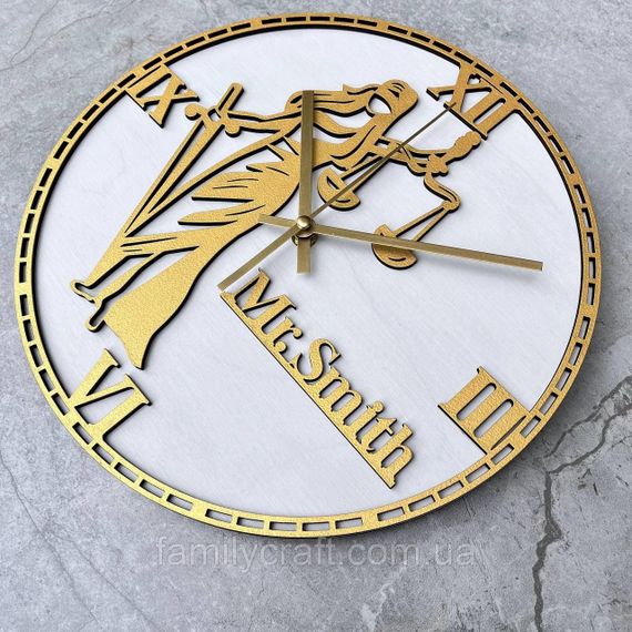 Настінний годинник з дерева для юриста з Фемідою Подарунок адвокату, судді, іменний декор кабінету | Зображення 6
