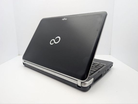 Ноутбук Fujitsu LifeBook LH531 / 14" (1366x768) TN / Intel Core i5-2430M (2 (4) ядра по 2.4 - 3.0 GHz) / 6 GB DDR3 / 500 GB HDD / Intel HD Graphics 3000 / WebCam / DVD-ROM б/у | Зображення 6