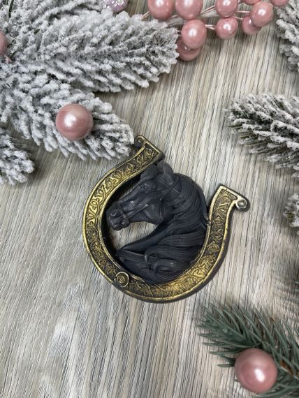 Мило ручної роботи «Підкова з конем» (40 г), новорічний сувенір | Зображення 4