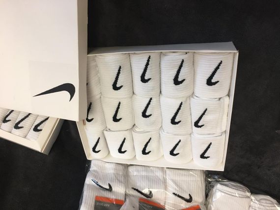 Подарунковий набір шкарпеток Nike 28 шт – стильні чоловічі та жіночі шкарпетки, 100% бавовна, різні розміри | Зображення 1