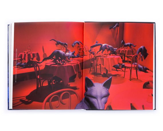 Книги о фотографах Сэнди Скогланд Sandy Skoglund: Hybrid Visions подарочная книга для фотографов о фотографии | Зображення 9